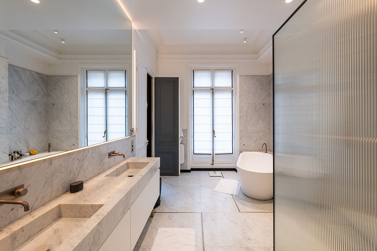 Par073 - Luxury apartment in Palais Royal