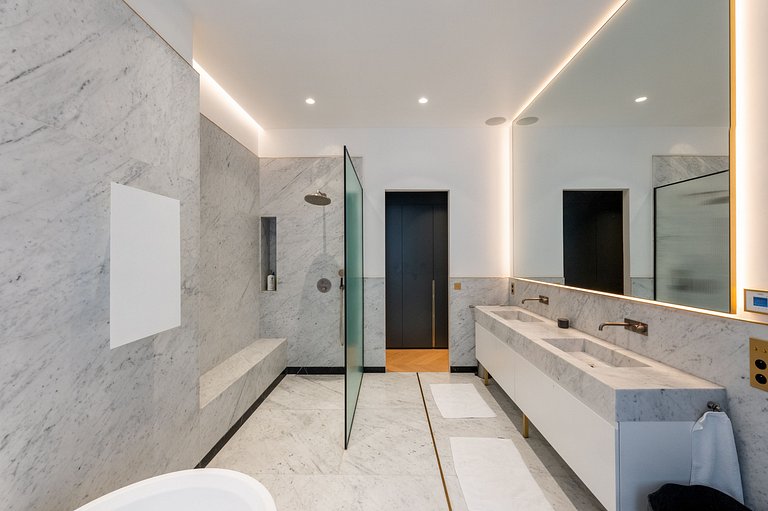 Par073 - Luxury apartment in Palais Royal