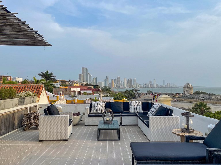 Car072 - Penthouse with sea view in the Old City