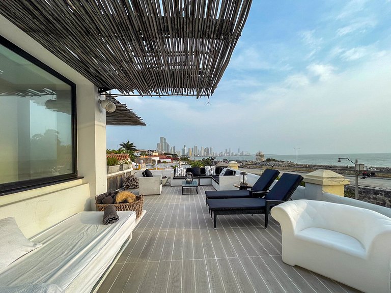 Car072 - Penthouse with sea view in the Old City