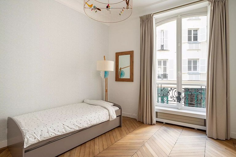 Par032 - Luxury apartment with terrace in Paris 17