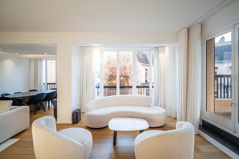 Par024 - Apartamento de luxo em avenida Montaigne