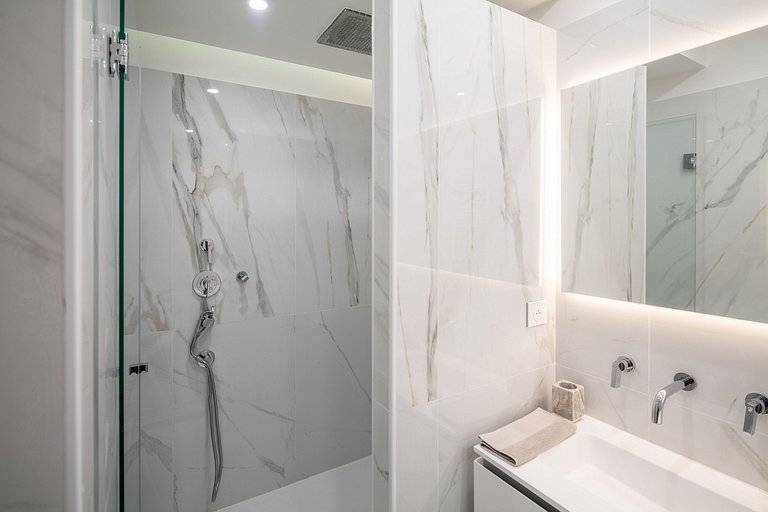 Par024 - Apartamento de luxo em avenida Montaigne