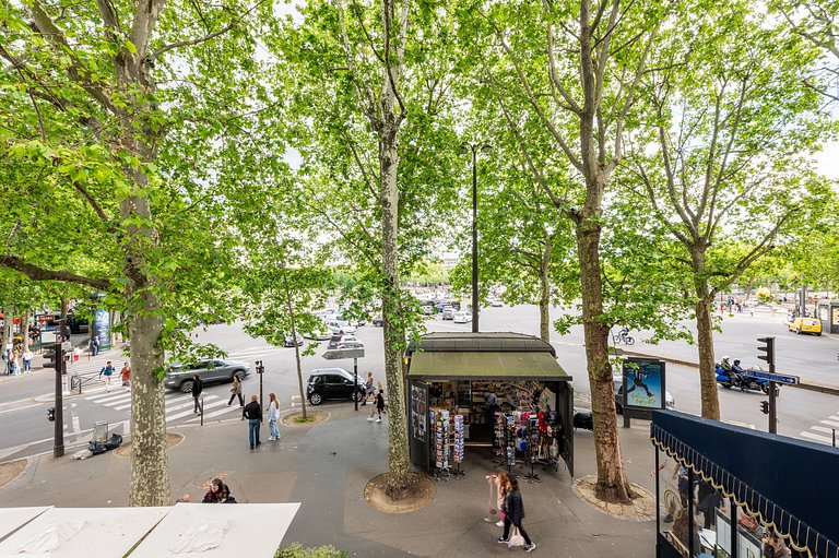 Par502 - 2 bedroom apartment by the Seine River