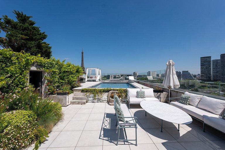 Par021 - Penthouse with private pool in Paris