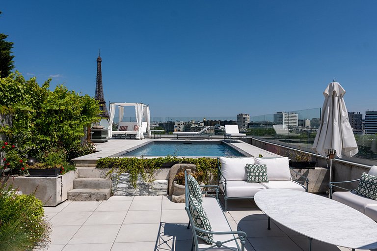 Par021 - Penthouse with private pool in Paris