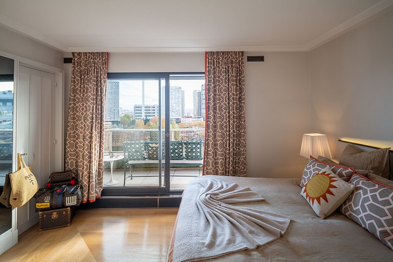 Par021 - Penthouse with private pool in Paris
