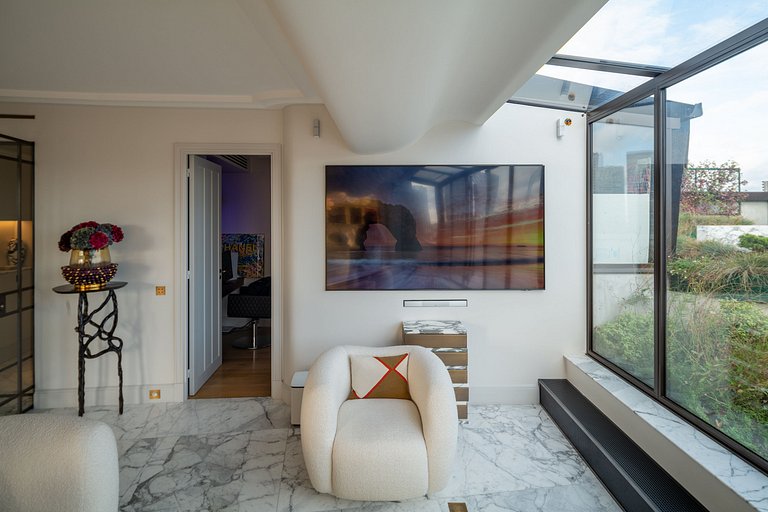 Par021 - Penthouse with private pool in Paris