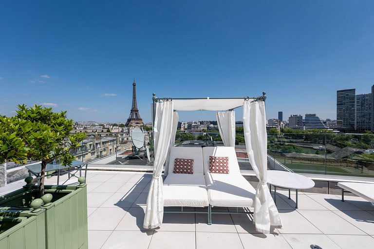 Par021 - Penthouse with private pool in Paris