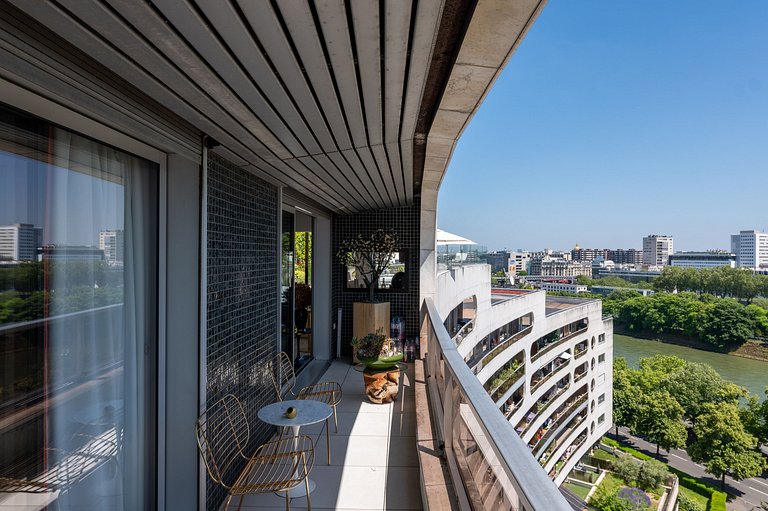 Par021 - Penthouse with private pool in Paris
