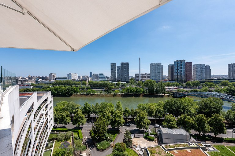 Par021 - Penthouse with private pool in Paris