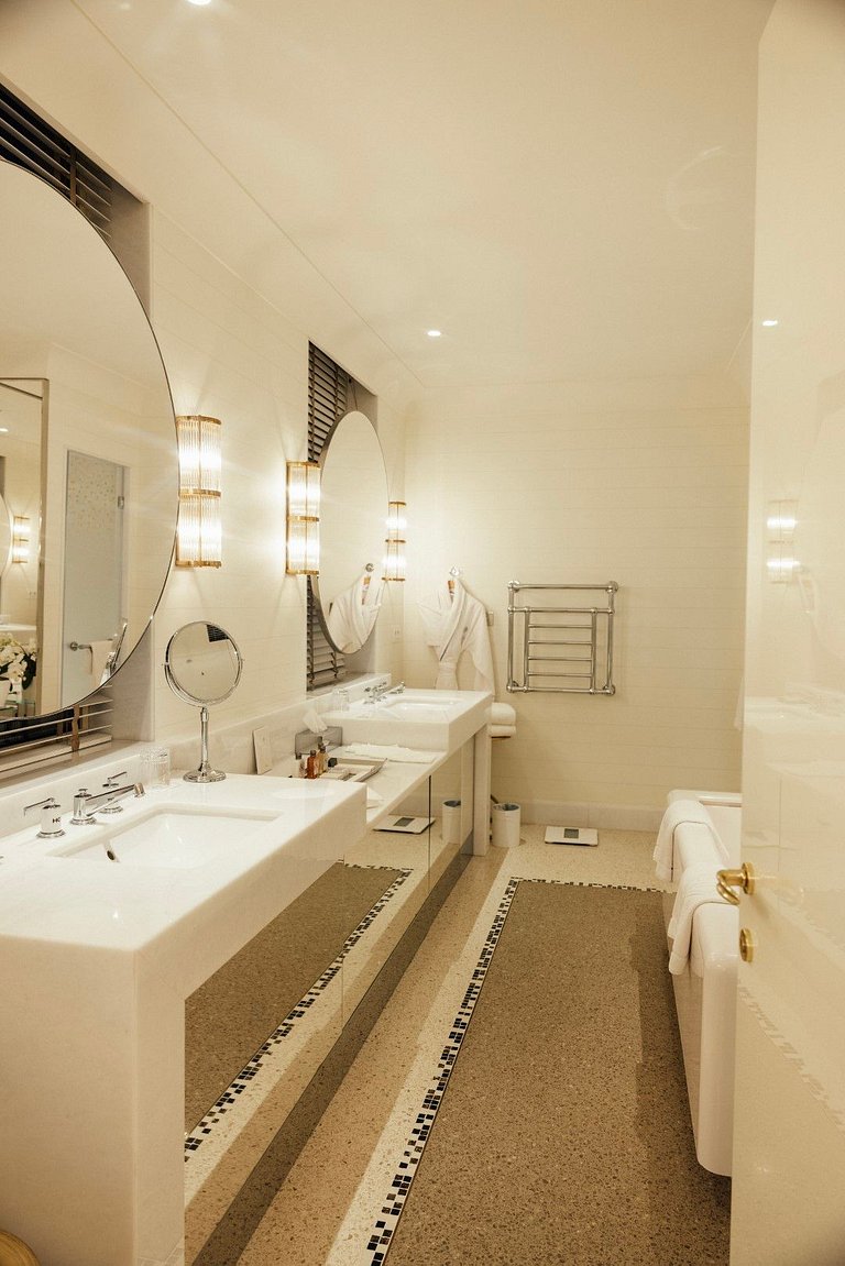 Azu060 - 1250 sqm luxury penthouse with terrace