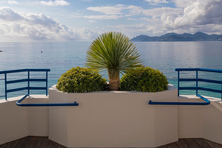 Azu060 - 1250 sqm luxury penthouse with terrace