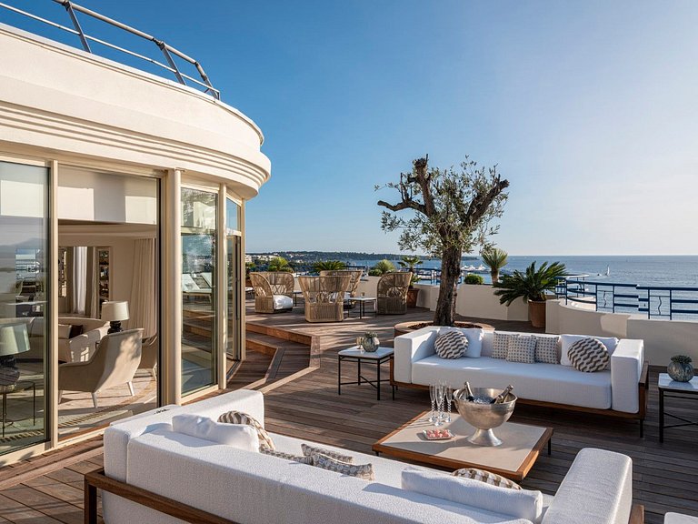 Azu060 - 1250 sqm luxury penthouse with terrace