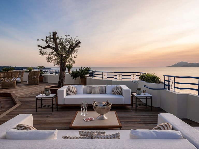 Azu060 - 1250 sqm luxury penthouse with terrace