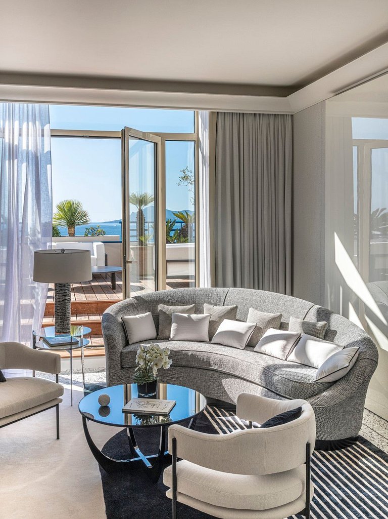 Azu060 - 1250 sqm luxury penthouse with terrace