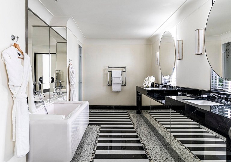 Azu060 - 1250 sqm luxury penthouse with terrace