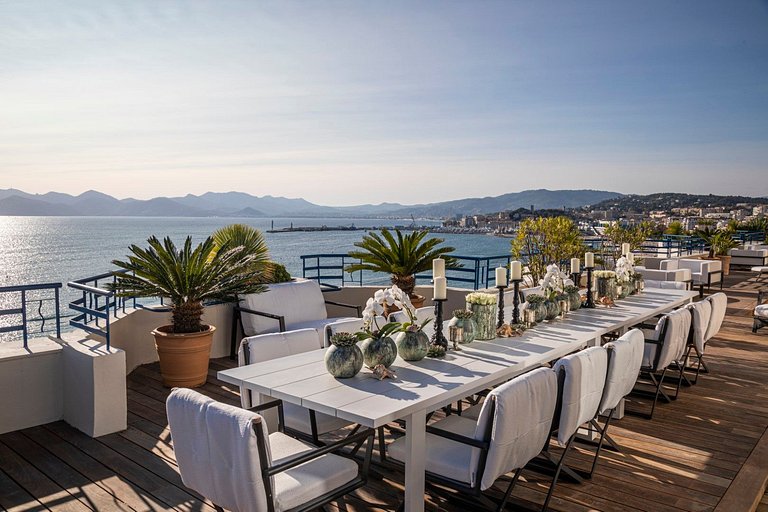 Azu060 - 1250 sqm luxury penthouse with terrace