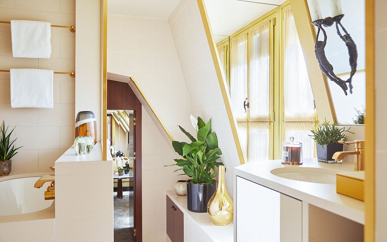 Par154 - Appartement dans un Palace Parisien