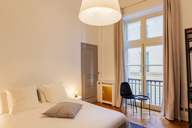 Par177 - Appartement spacieux sur Rivoli