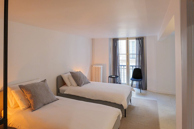 Par177 - Appartement spacieux sur Rivoli