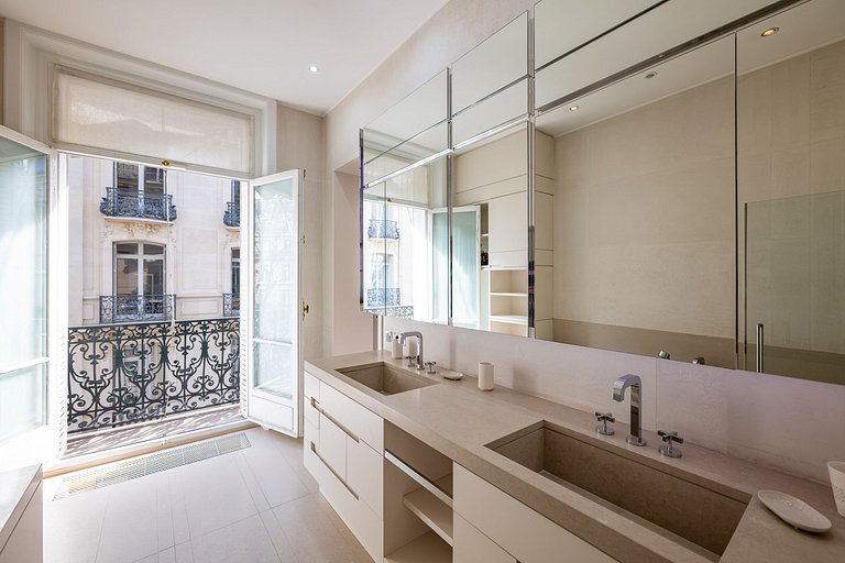 Par070 - Luxury apartment in Saint Germain