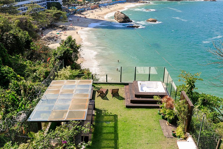 Rio010 - Demeure en bord de mer à Leblon