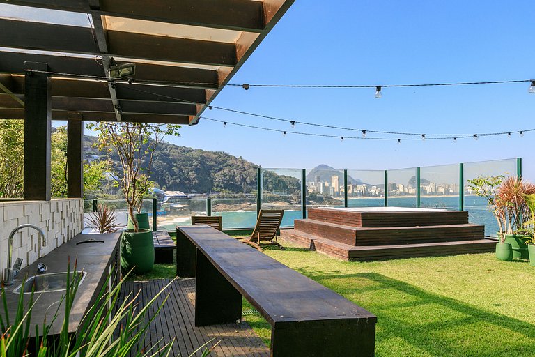 Rio010 - Demeure en bord de mer à Leblon