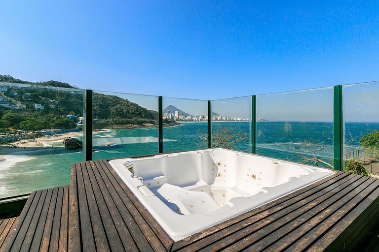 Rio010 - Demeure en bord de mer à Leblon