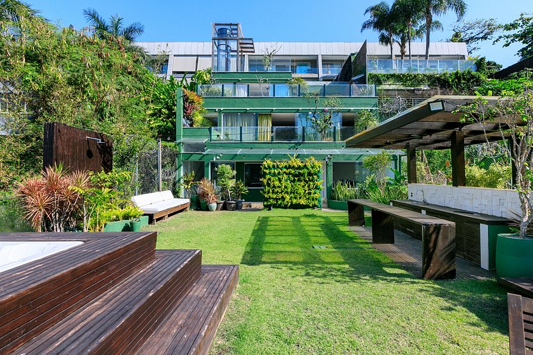 Rio010 - Gran mansión junto al mar en Leblon