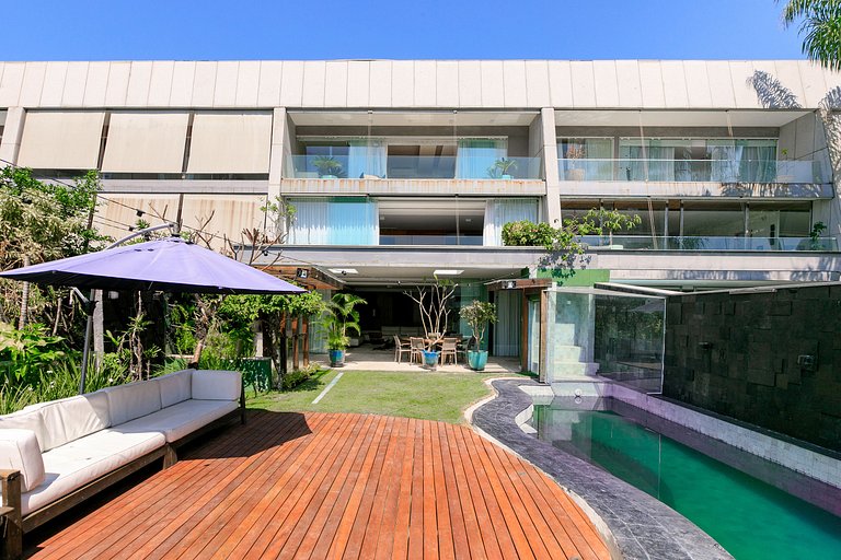 Rio010 - Demeure en bord de mer à Leblon