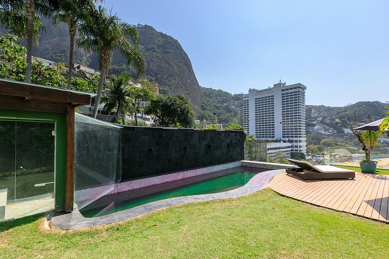 Rio010 - Gran mansión junto al mar en Leblon