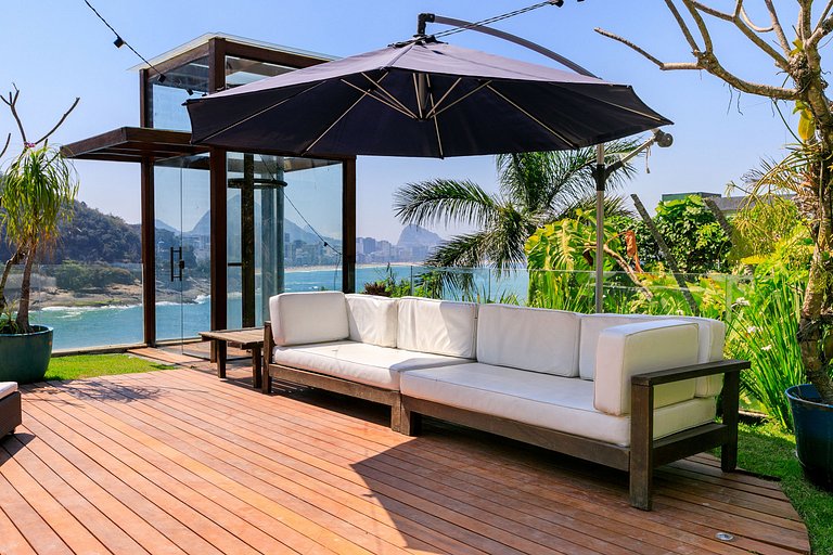 Rio010 - Demeure en bord de mer à Leblon