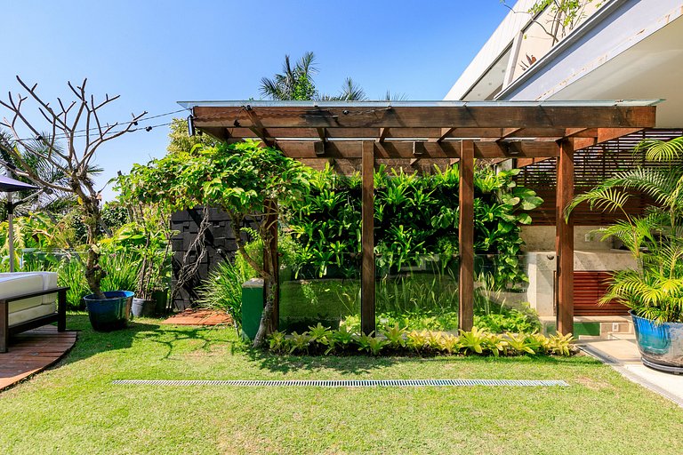 Rio010 - Demeure en bord de mer à Leblon