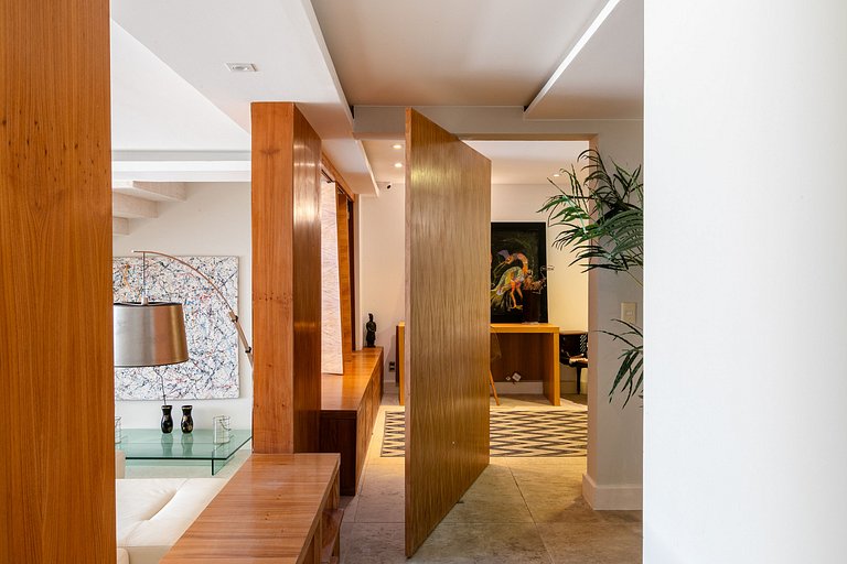 Rio010 - Gran mansión junto al mar en Leblon