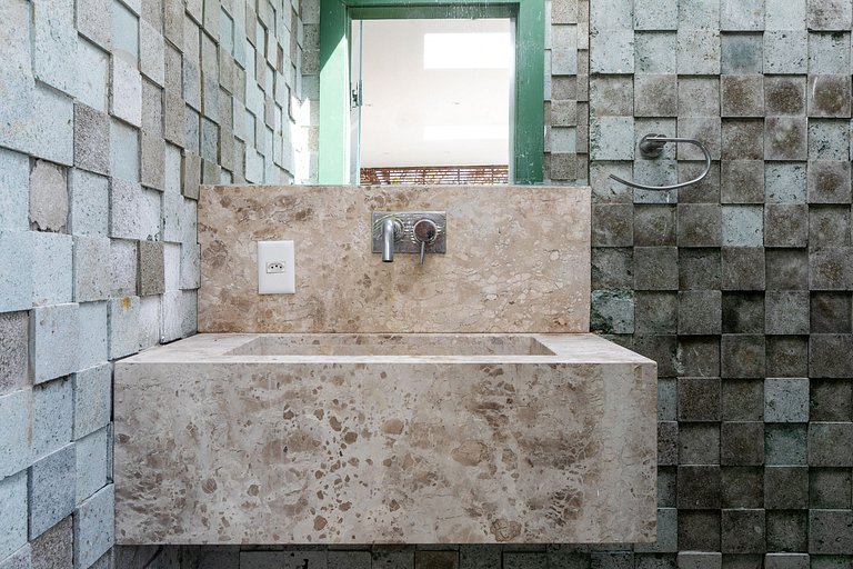 Rio010 - Demeure en bord de mer à Leblon