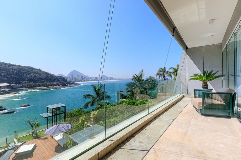 Rio010 - Demeure en bord de mer à Leblon