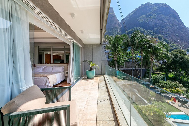 Rio010 - Demeure en bord de mer à Leblon