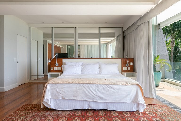 Rio010 - Mansão beira-mar em Leblon