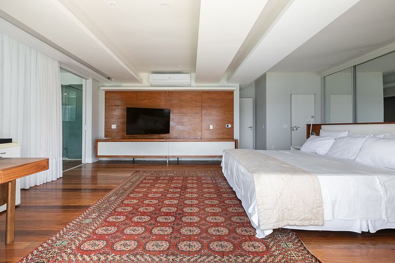 Rio010 - Gran mansión junto al mar en Leblon