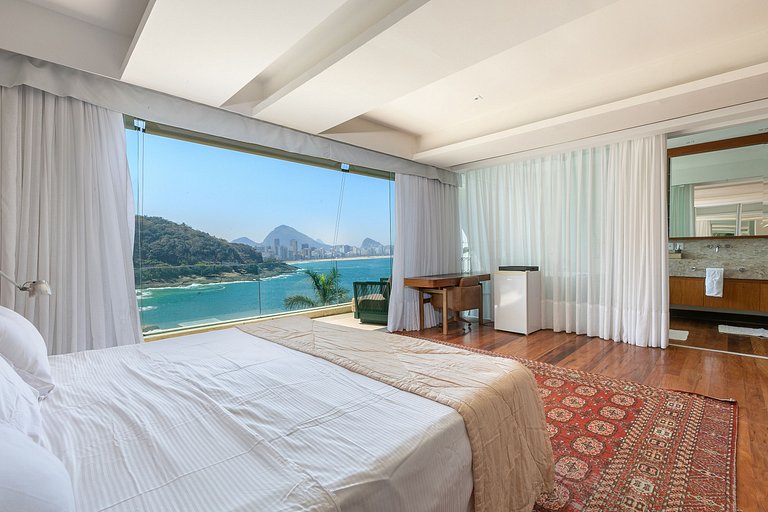 Rio010 - Demeure en bord de mer à Leblon