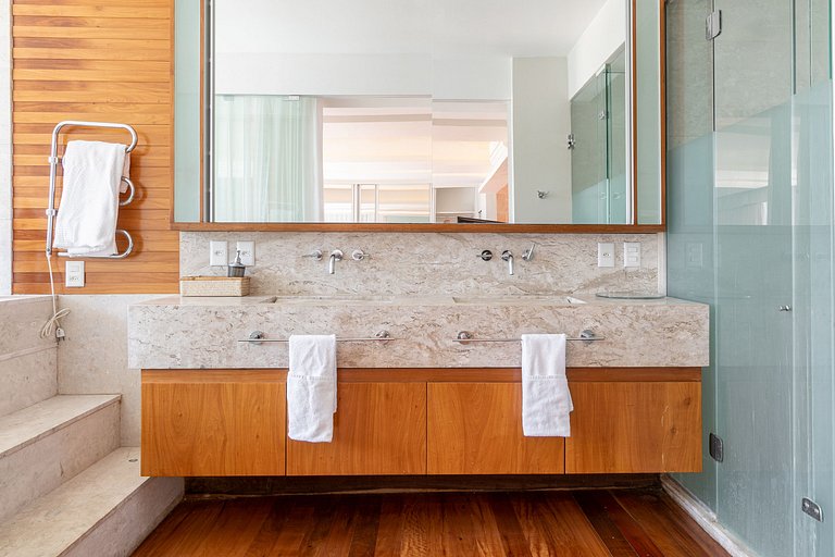 Rio010 - Mansão beira-mar em Leblon