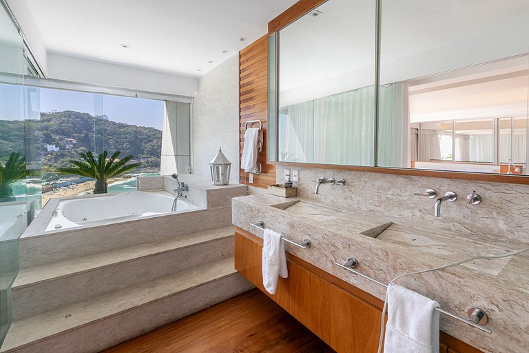 Rio010 - Demeure en bord de mer à Leblon