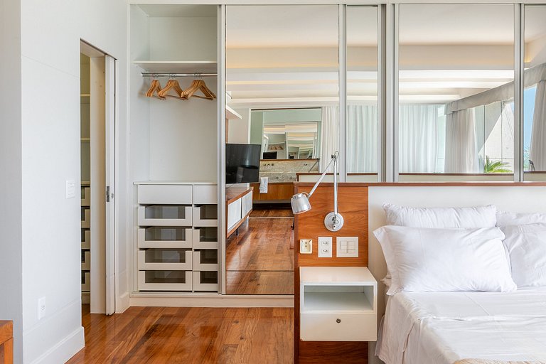 Rio010 - Demeure en bord de mer à Leblon