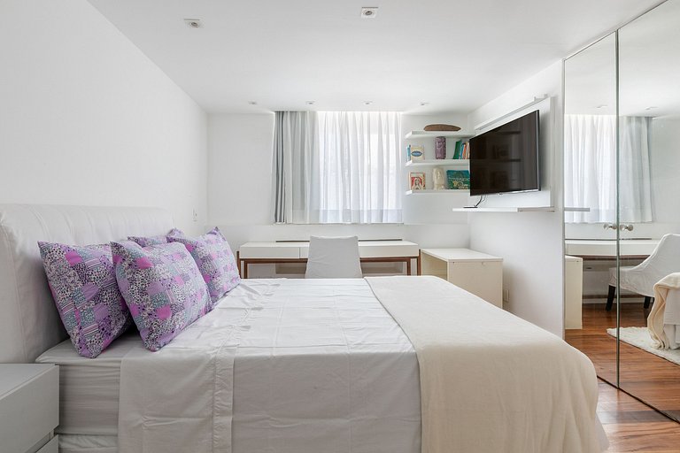 Rio010 - Gran mansión junto al mar en Leblon