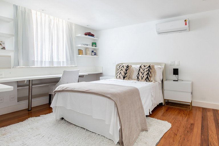 Rio010 - Demeure en bord de mer à Leblon