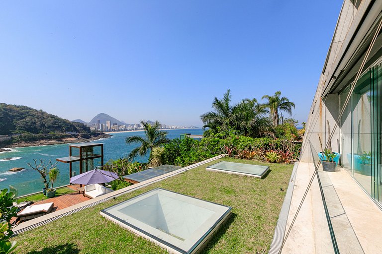 Rio010 - Gran mansión junto al mar en Leblon