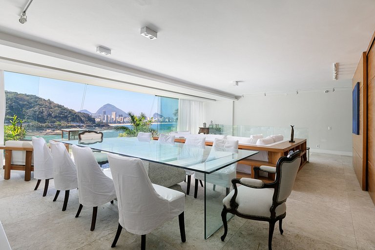 Rio010 - Gran mansión junto al mar en Leblon