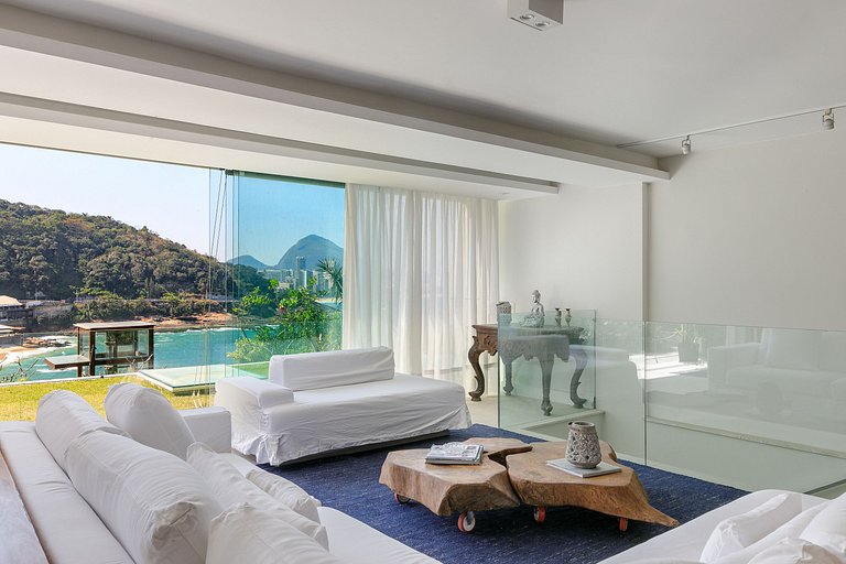 Rio010 - Demeure en bord de mer à Leblon