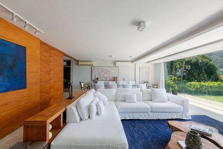 Rio010 - Demeure en bord de mer à Leblon